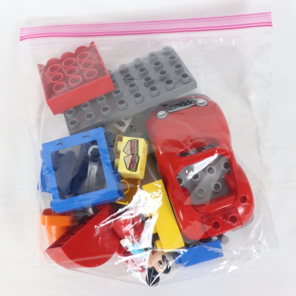 LEGO DUPLO 10829 Mickey's Workshop - Picture 2 of 4